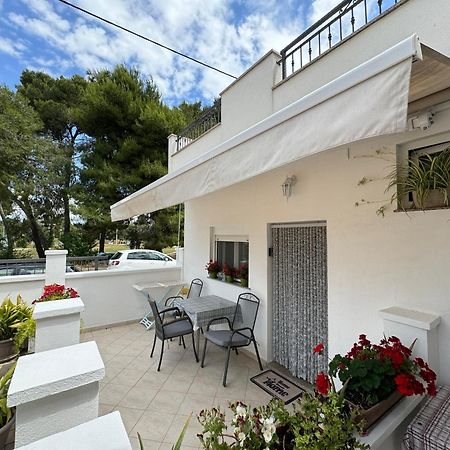 Studio Apartments With Terrace Near Sea - Angela'S Apartments Zadar Buitenkant foto