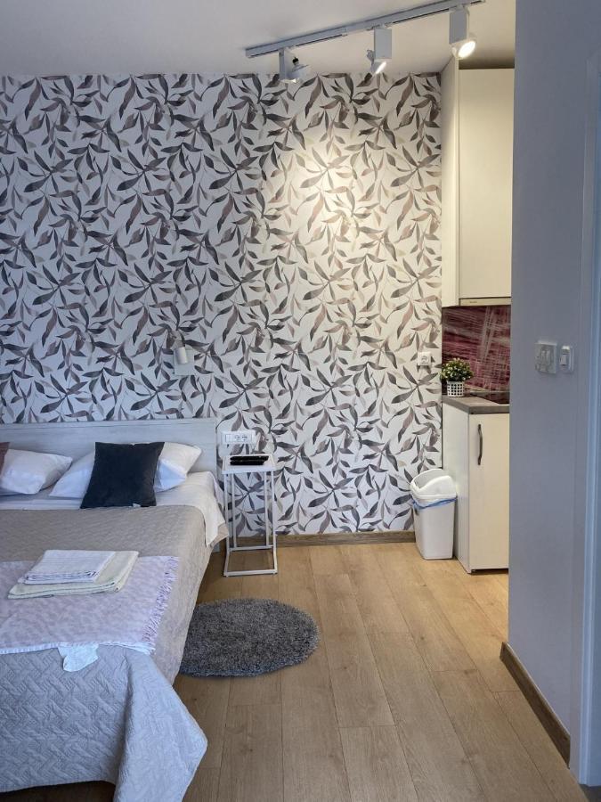 Studio Apartments With Terrace Near Sea - Angela'S Apartments Zadar Buitenkant foto