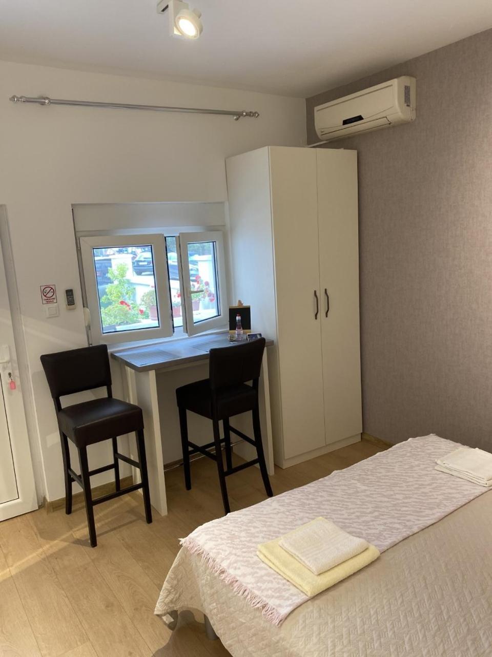 Studio Apartments With Terrace Near Sea - Angela'S Apartments Zadar Kamer foto
